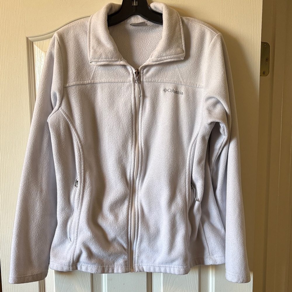 Columbia Woman’s Gently Used White Fleece Jacket size L